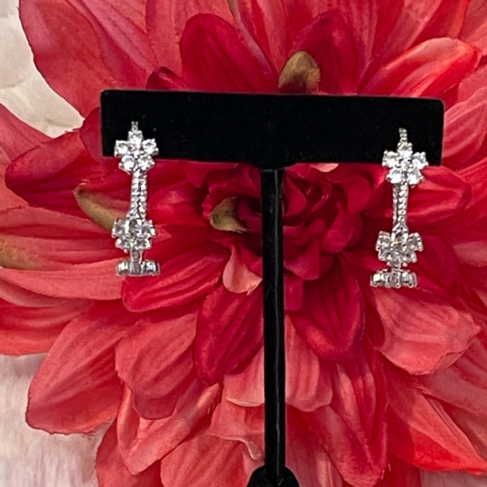 ♠️Kate Spade Gleaming Gardenia Flower Hoops 🆕